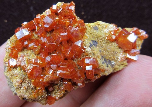 10g Vanadinite minerals dispay specimens from Morocco - Picture 3 of 12