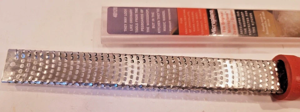 Rallador de queso Zester clásico de acero inoxidable Microplane rojo Foto 4 de 4