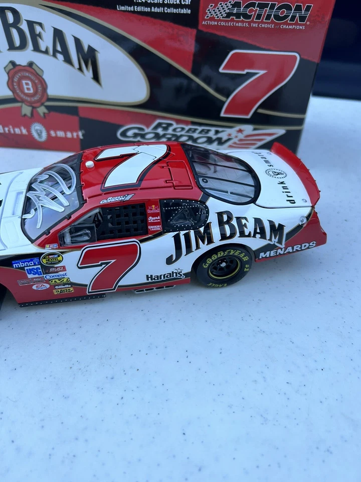 Robbie Gordon #7 Jim Beam 2005 Monte Carlo escala 1:24 NASCAR acción autografiada Foto 2 de 4