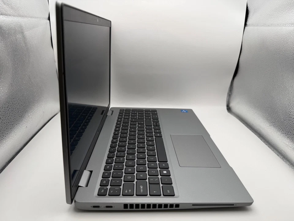 Dell Latitude 5520 · i5-1145G7 · 16GB · 256GB, photo 4 of 5