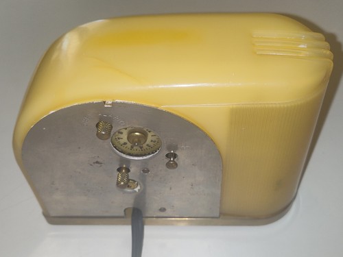 Vintage Westclox MOONBEAM Yellow Bakelite Clock *PARTS/REPAIR ONLY* - Picture 7 of 22