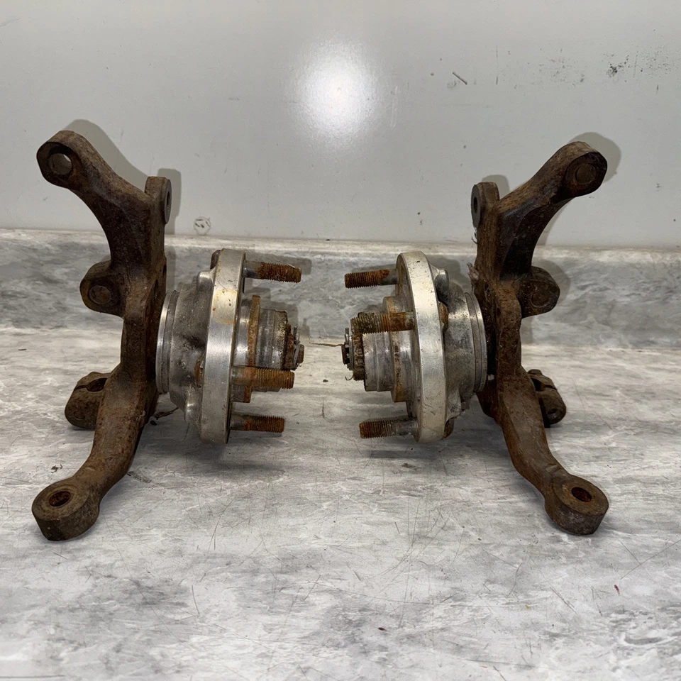 🥇86-87 MAZDA RX7 NON TURBO 4 LUG FRONT L/R SPINDLE KNUCKLES WHEEL HUB OEM Foto 4 de 4