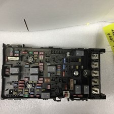 2016-2017 Jeep Cherokee TIPM Fuse Box 68264525AB 2.4L Engine OEM 