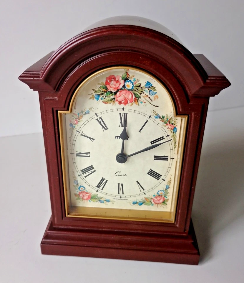 Horloge de table en bois à décor floral - Photo 1/4