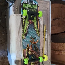 Tony Hawk Youth Skateboard 31” Signature Series Used Eagle vs Gators Alligator