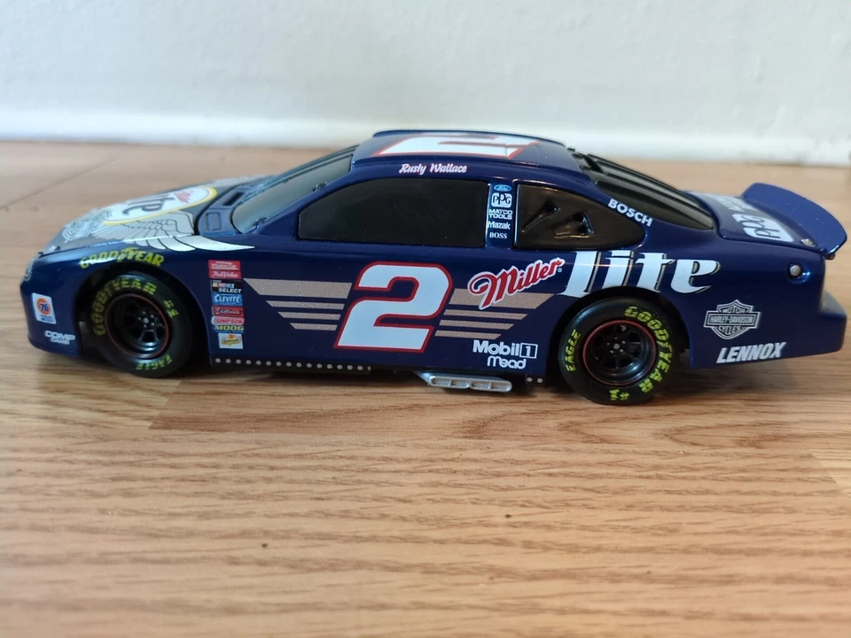 Harley-Davidson Taurus NASCAR 1999 acción 1:24 Rusty Wallace #2 Miller Lite Foto 4 de 4
