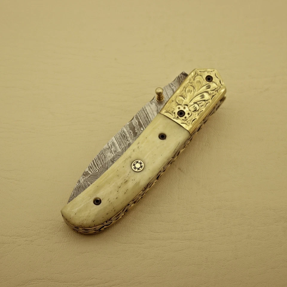 CLASSICAL CUSTOM  HANDMADE DAMASCUS BLADE FOLDING POCKET KNIFE (Golden Engrave ) - Image 4 of 4