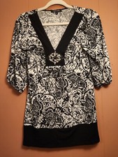 Karen Kane Women's M Black/White Tunic Top w/Built-In Brooch