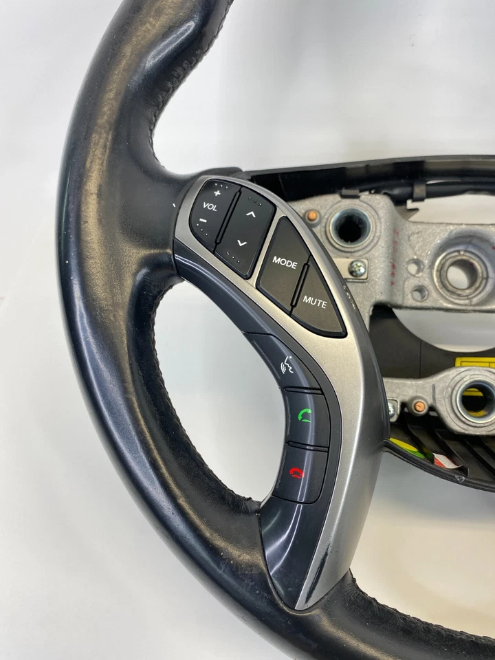 Volante Hyundai Elantra GT 2013-2017 con conjunto de interruptores de control OEM Foto 3 de 4