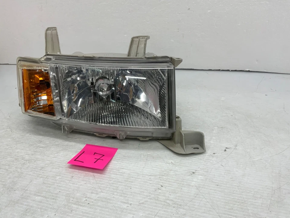 Faro derecho Toyota Scion BB NCP30 31 XB NCP KOUKI 2000 2001-2005 OEM Foto 3 de 4