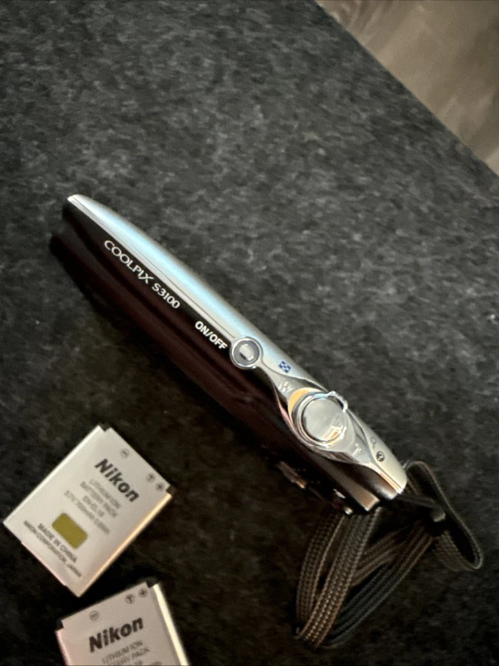 Nikon COOLPIX S3100 14.0MP Digitalkamera - Silber Ohne Kabel Gebraucht, Foto 3 von 5