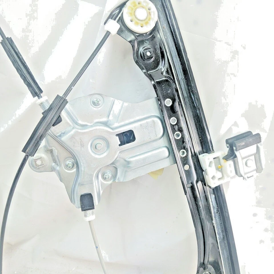 GM 95226746 2011-2012 Chevrolet Cruze Front RH Power Window Regulator w Motor OE - Image 3 of 4