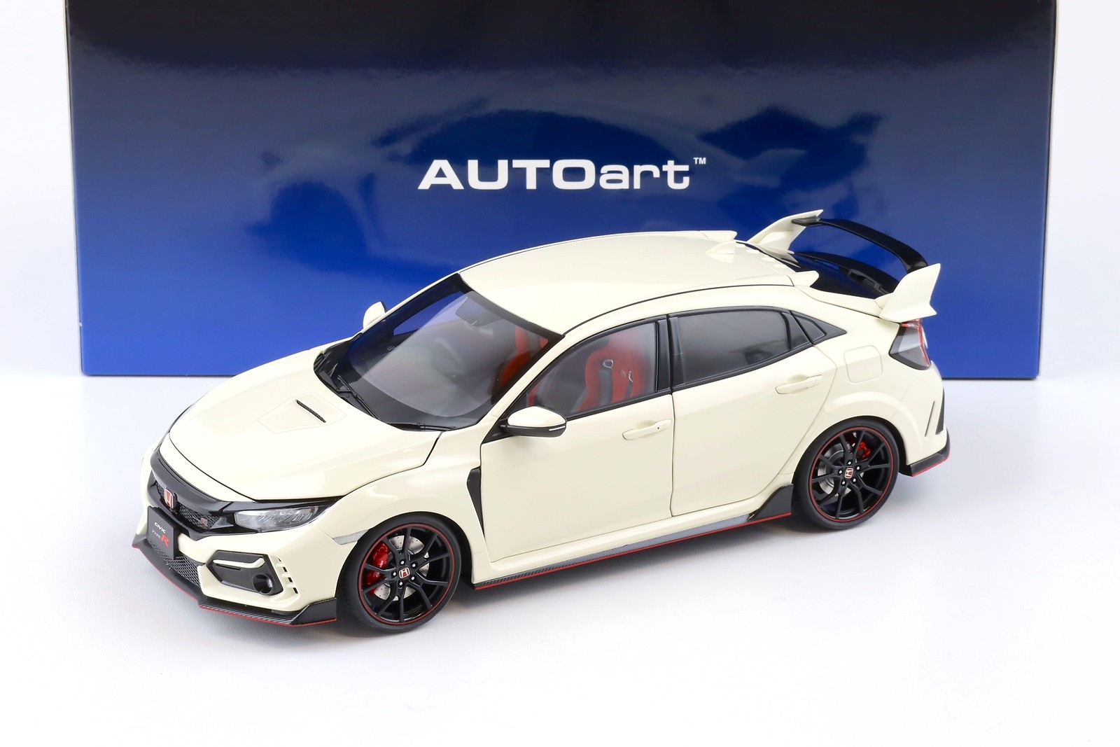 1:18 AUTOart Honda Civic Type R (FK8) 2021 Championship White 73220
