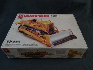 AMT Caterpillar D8H Bulldozer Open Box  1:25 Scale Kit 6670