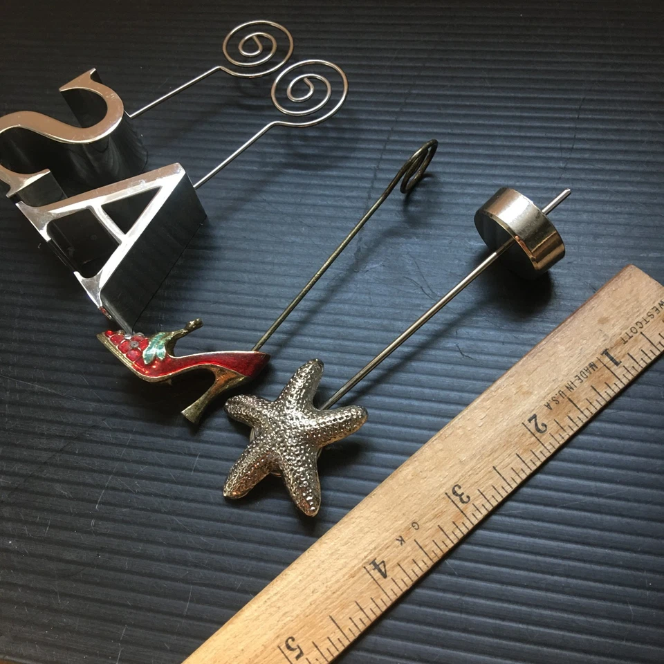 4 Vintage Stainless Note Clips Silver "S" , "A", Starfish & Red Enamel High Heel Foto 2 de 4