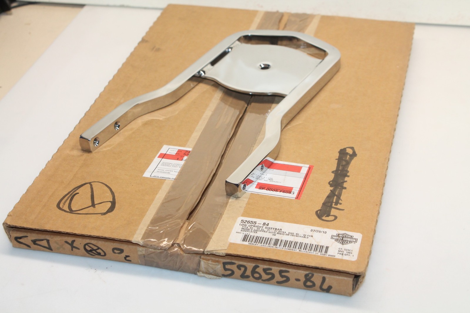 Sissy bar Harley Dyna XL en acier rigide pour un maintien passager optimal