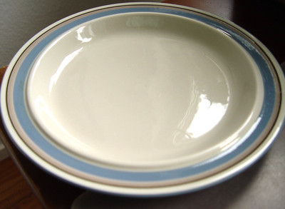 °°° ARABIA IITTALA FINLAND SERIE: UHTUA  SPEISETELLER D=25,2 CM KAUM SPUREN °°°
