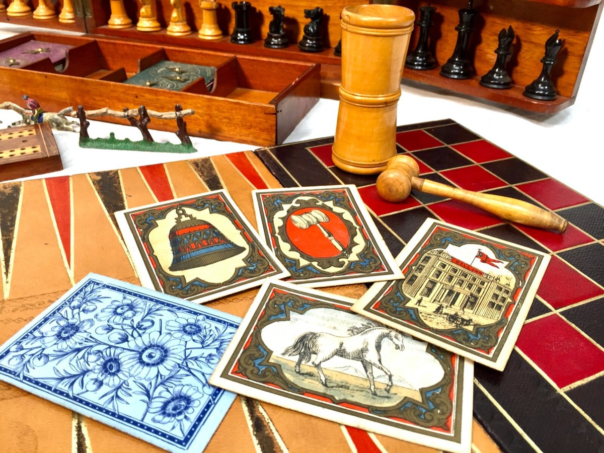 Compendium de Jeux Victoriens en Bois Dur, 1890s en vente sur