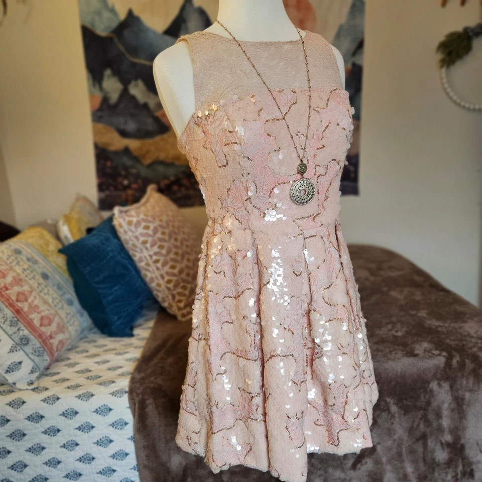 Vestido Anthropologie Eva Franco Rosa Encaje Lentejuelas Ajuste y Acampanado Cóctel Fiesta Talla 8 Foto 4 de 4