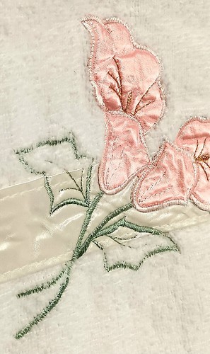 Franco Bath Hand Face Towels 3 Pc White Pink Floral App Satin Embroider USA Vtg - 第 5/6 張圖片