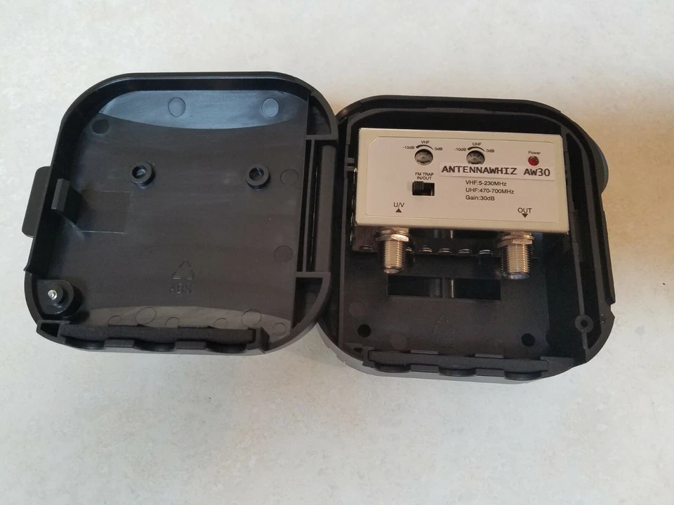 TV ANTENNE BOOSTER SIGNAL VERSTÄRKER GERÄUSCHARM 30DB HDTV OUTDOOR AMP LANGE REICHWEITE