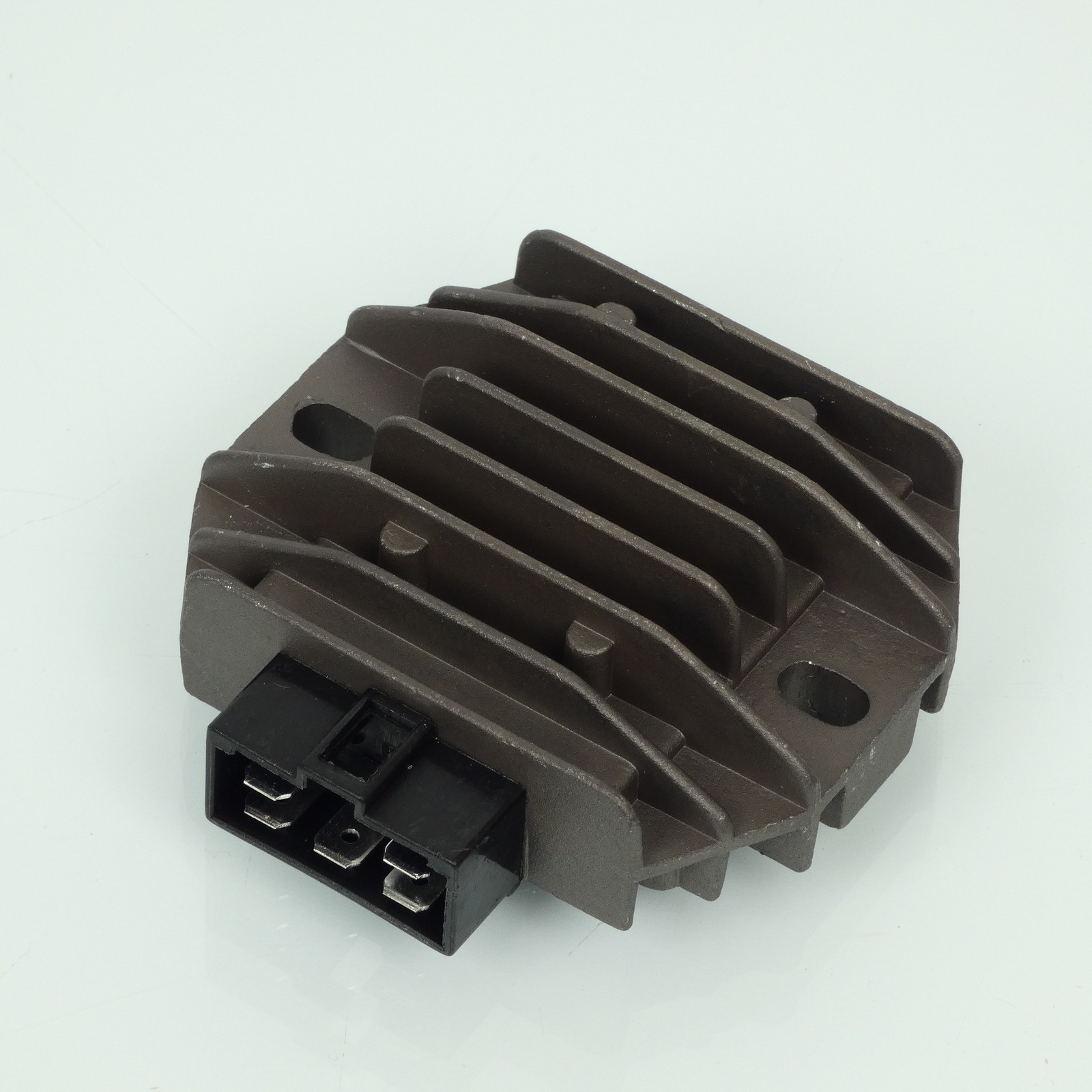 Régulateur redresseur de tension P2R pour moto Yamaha YBR 125 de 2007 à 2012