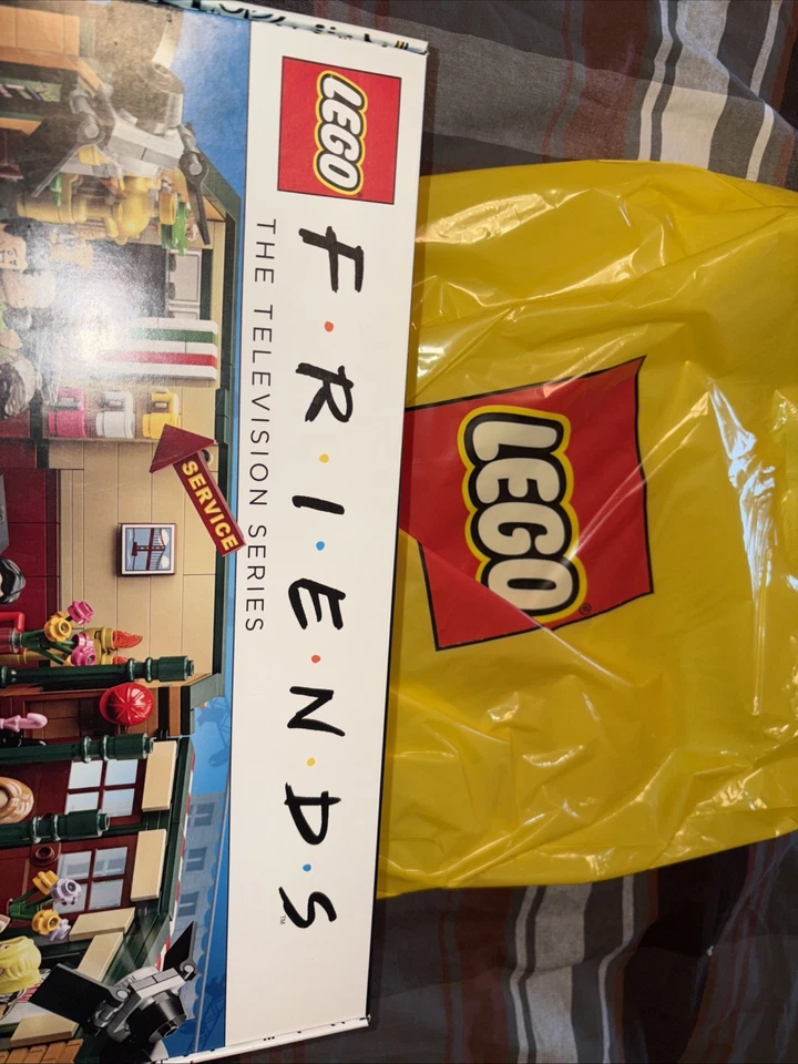 New LEGO FRIENDS the TV Series Central Perk (21319) 1079 Pieces Retired Sealed - Image 2 of 4