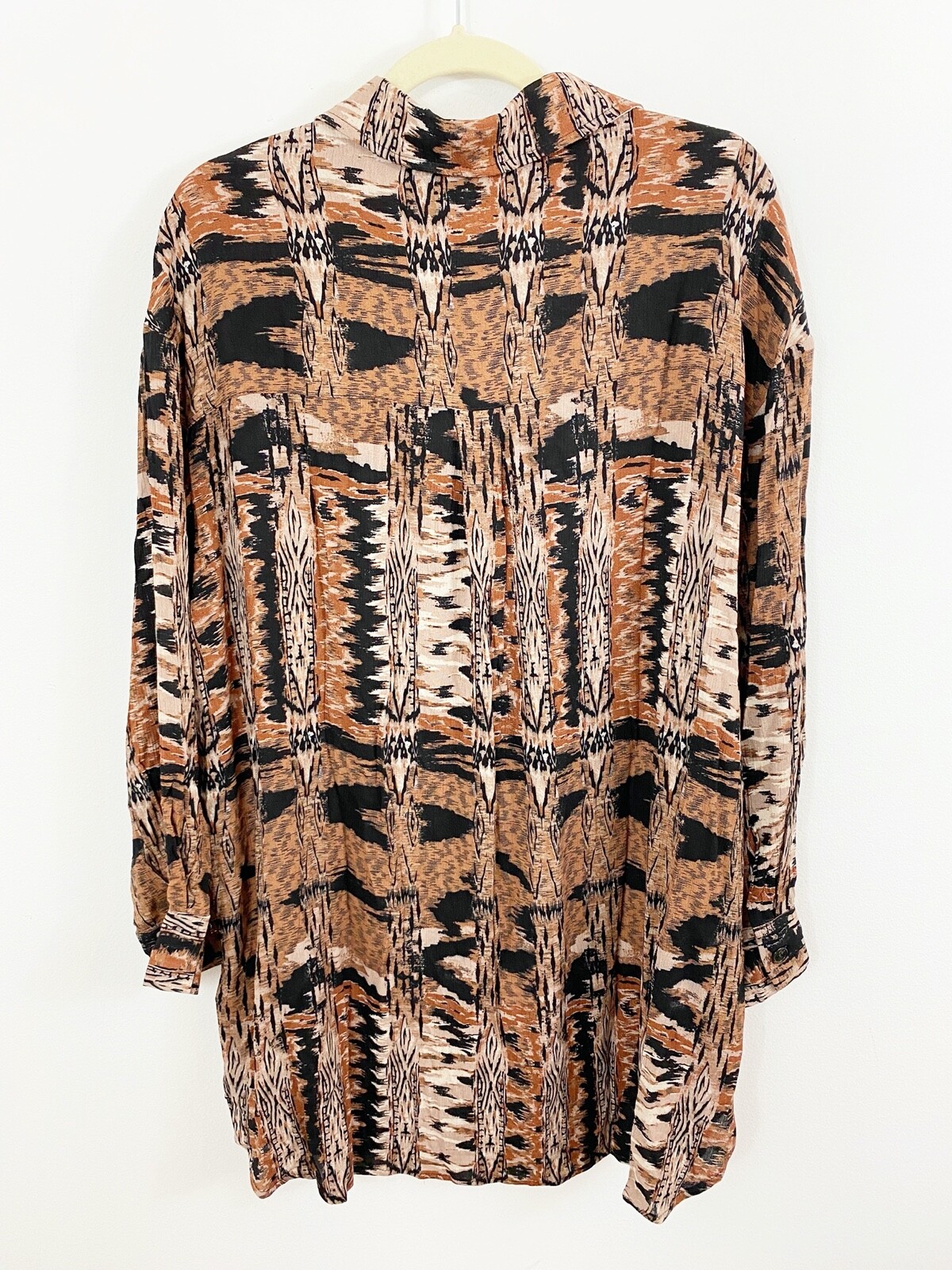 VICI Button Front Collared Blouse Size Medium Tri… - image 4