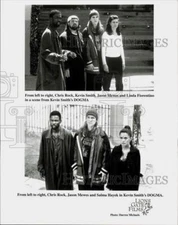 Press Photo Actors in Movie Scenes from Kevin Smith's "Dogma" - lrp85860