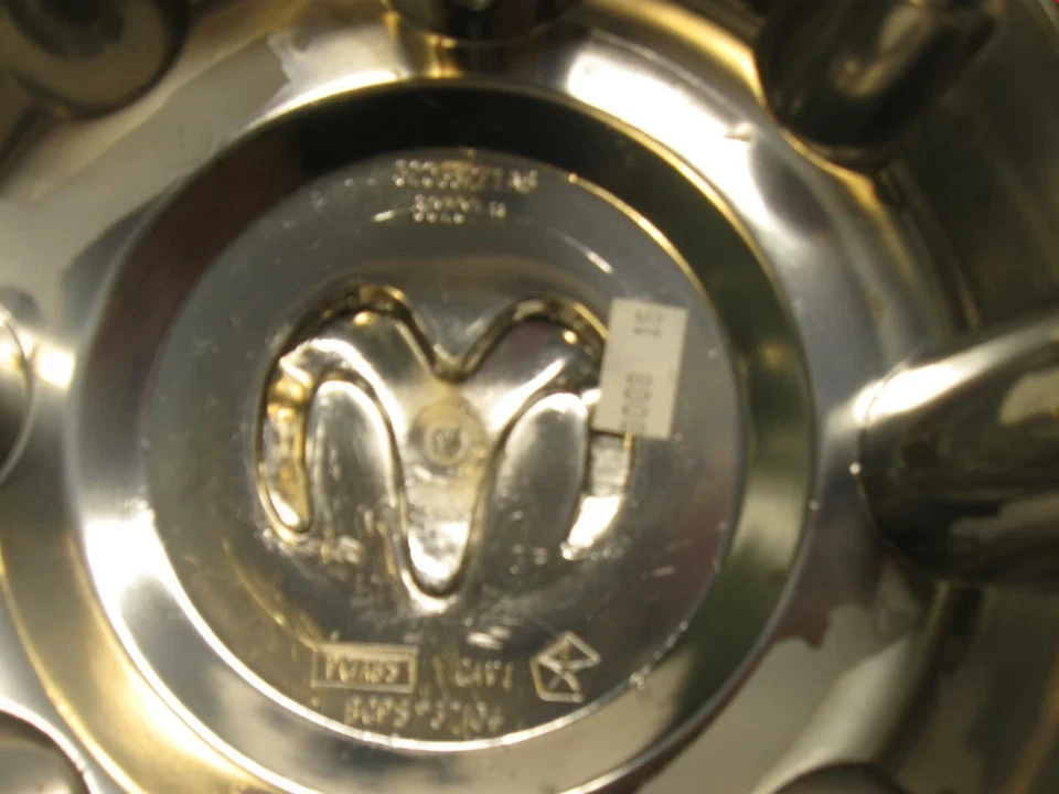 Juego de 4 cubiertas de tapacubos de rueda de camioneta Dodge de la década de 1990 NOS 52038272AB OEM - D3 Foto 4 de 4