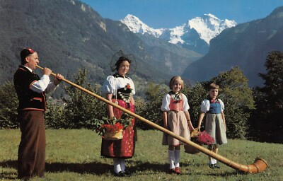 AK Alphornblaser mit Trachtengruppe Mönch & Jungfrau Schweiz Ref MDS