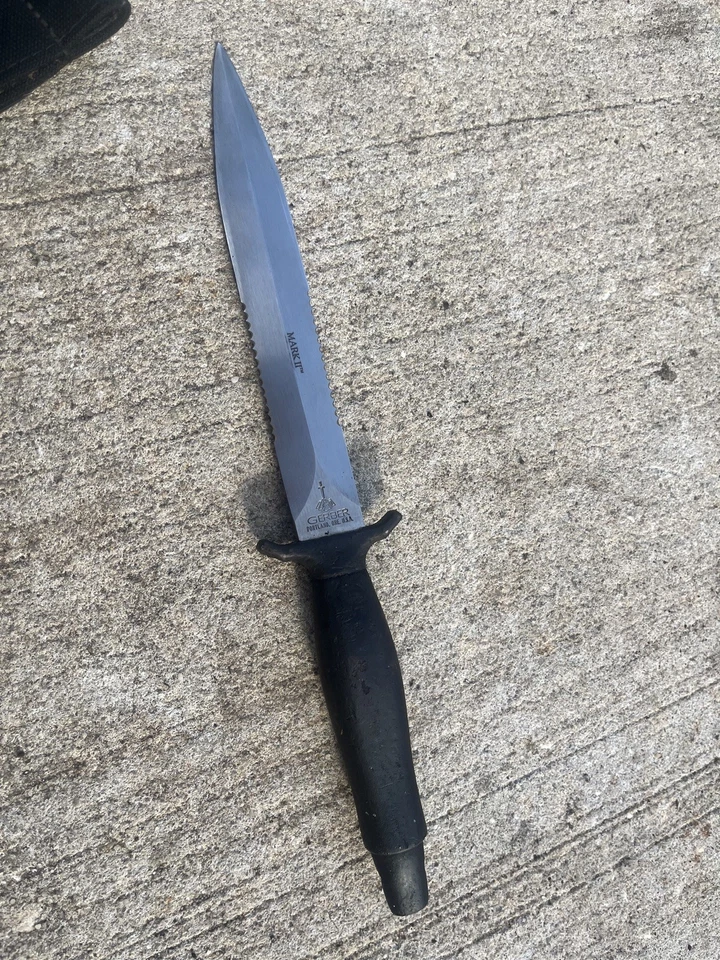 gerber mk2 mark II, mango negro, funda negra, bordes dentados Foto 2 de 4