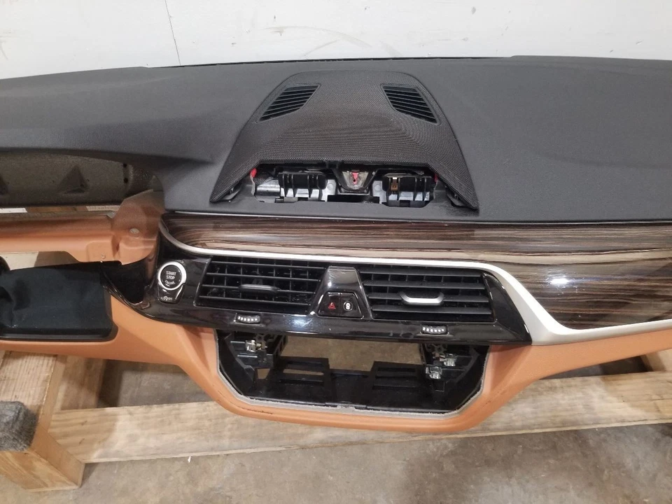 23 2023 BMW 530I DASH PANEL ASSEMBLY WITH SRS COGNAC - Image 4 of 4