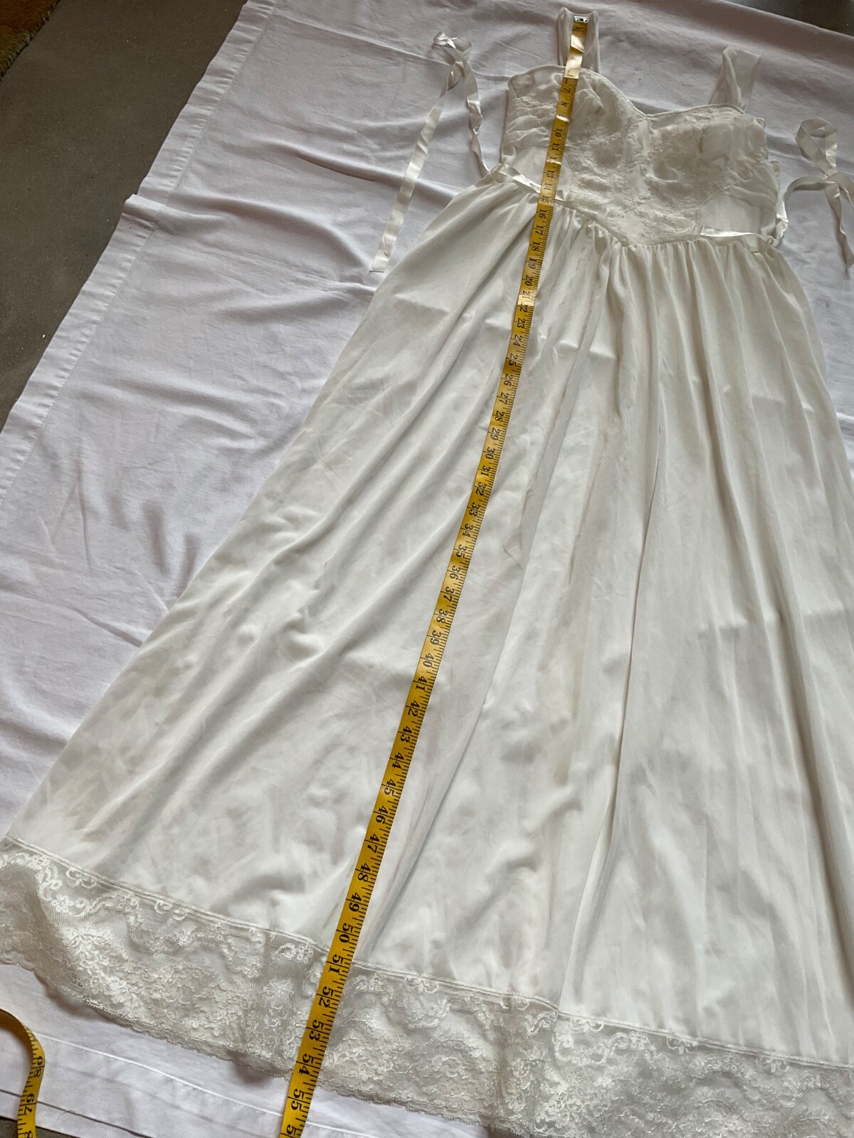 LUXITE by Kayser Vintage Women's Nightgown size 36 white cream Lace  Cottagecore