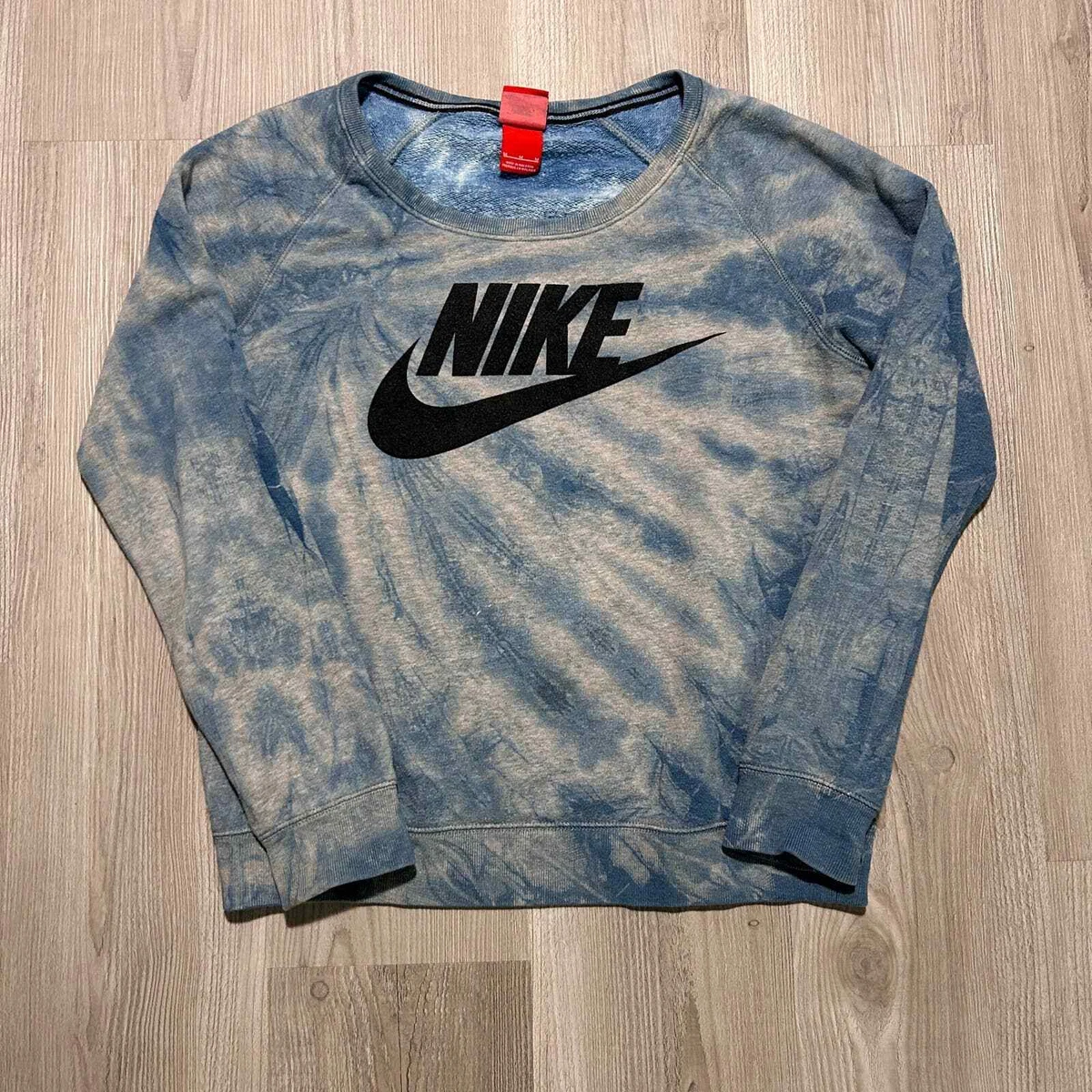 Nike tie hotsell dye crewneck
