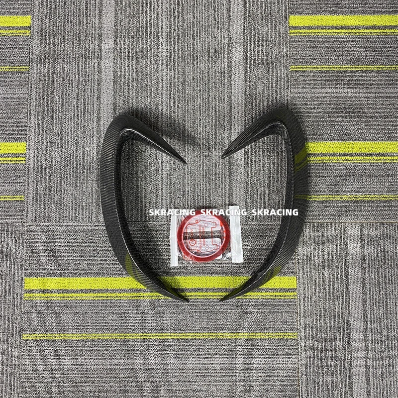 Divisor de aletas de parachoques trasero de fibra de carbono para Mercedes Benz AMG GT43 50 53 19-23 Foto 2 de 4