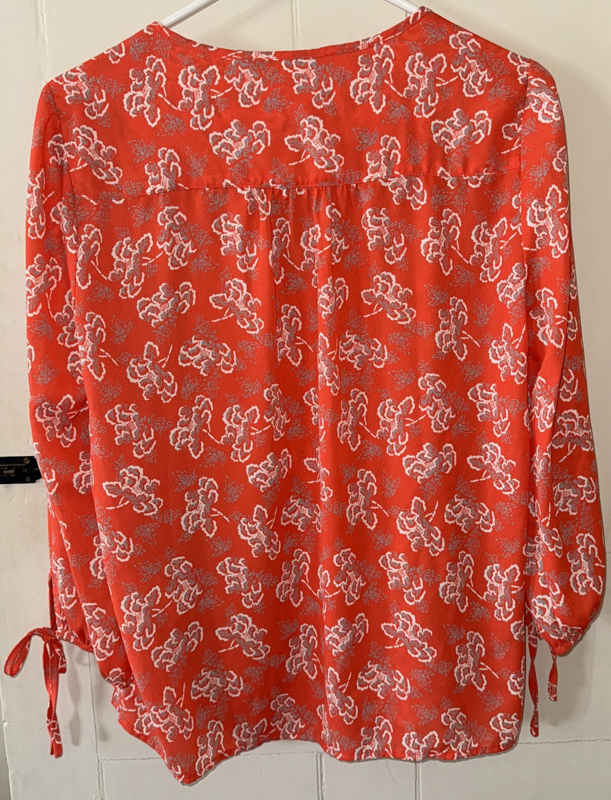 Collective Concepts - Coral floral 3/4 sleeve V-neck blouse, M Lightweight