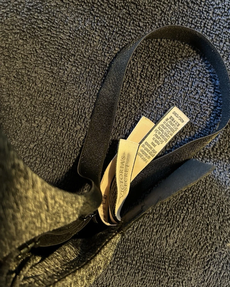 Victoria’s Secret T-Shirt Bra with Molded Push Up Cups and Adjustable Straps 40C - Image 2 of 4