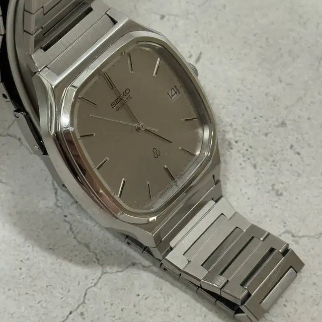 80s Vintage Seiko Quartz Watch with Silver Body
