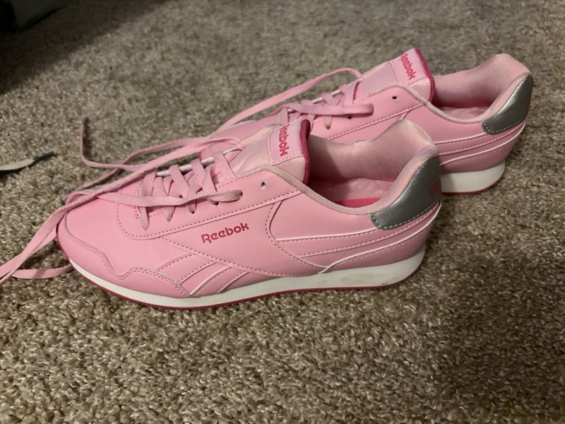 Big Kids Size 5 PINK Reebok Sneakers! Girls!