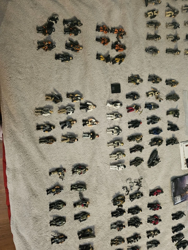 MEGA CONSTRUX & HALO LOT , 100+ PIECES AND FIGURES - Image 4 of 4