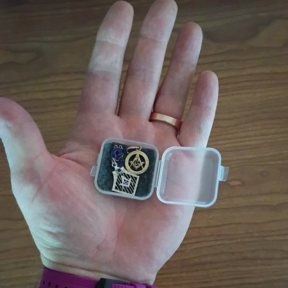 Lote de 3 colgantes/dijes masónicos de oro de 10K para hombre (3 gramos 10K) Foto 4 de 4