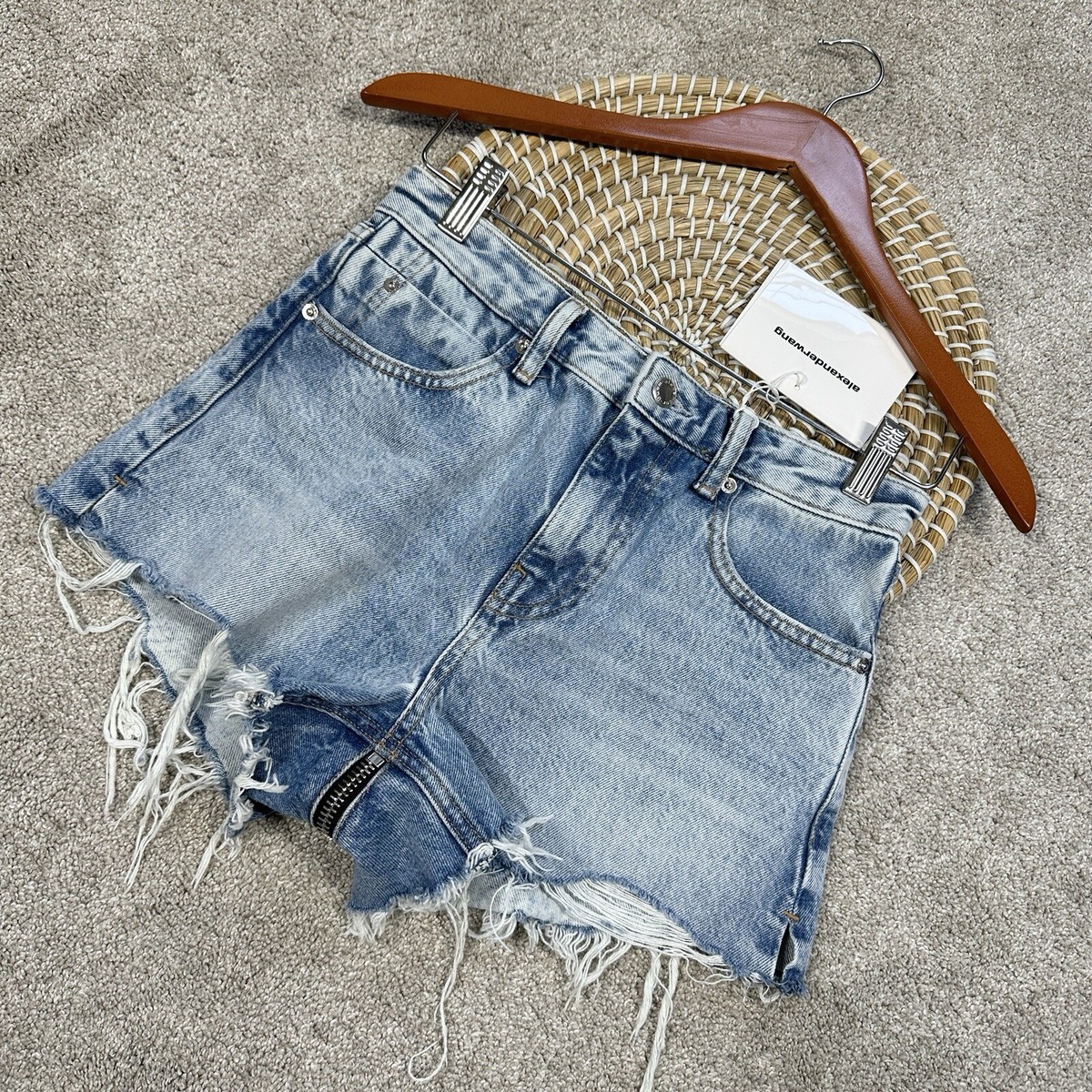 【alexanderwang】Bite Logo ショーツ Pebble ブリーチデニム BITE LOGO SHORT IN PEBBLE BLEACH DENIM in PEBBLE BLEACH