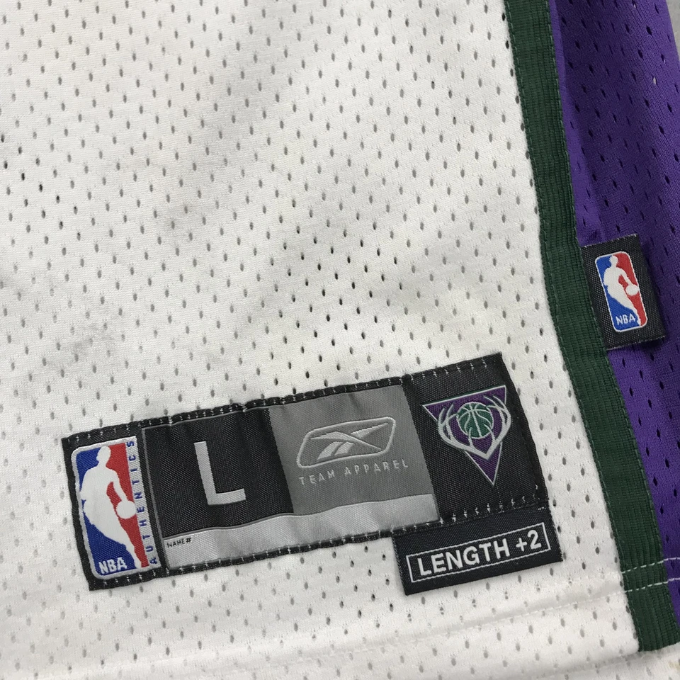 VINTAGE Milwaukee Bucks Jersey Mens Large White Reebok Sewn Logos Michael Redd - Image 3 of 4