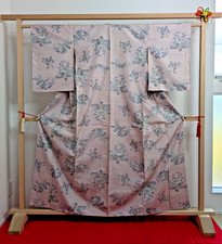 Japanese Kimono Tsumugi L Light Pink Colored Floral Pattern Pre-owned Silk