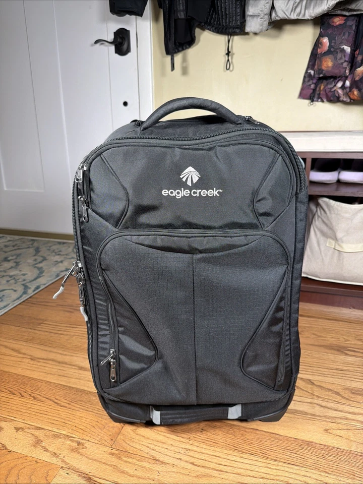 Maleta de equipaje de mano vertical Eagle Creek Tarmac 22" 2 ruedas negra Foto 2 de 4