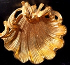 VINTAGE 1960'S GOLD TONED LOVE BIRD 'S FOOTED CLAM SHELL TRINKET/SOPEDISH 5 1/2