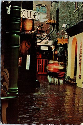 Piper's Alley, Wells Street, Old Town, Chicago, Illinois Postcard