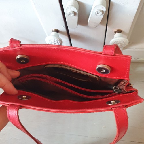 Vintage Italian Leather Vera Pelle Red Shoulder Bag & Matching Coin Purse Italy - Picture 11 of 14