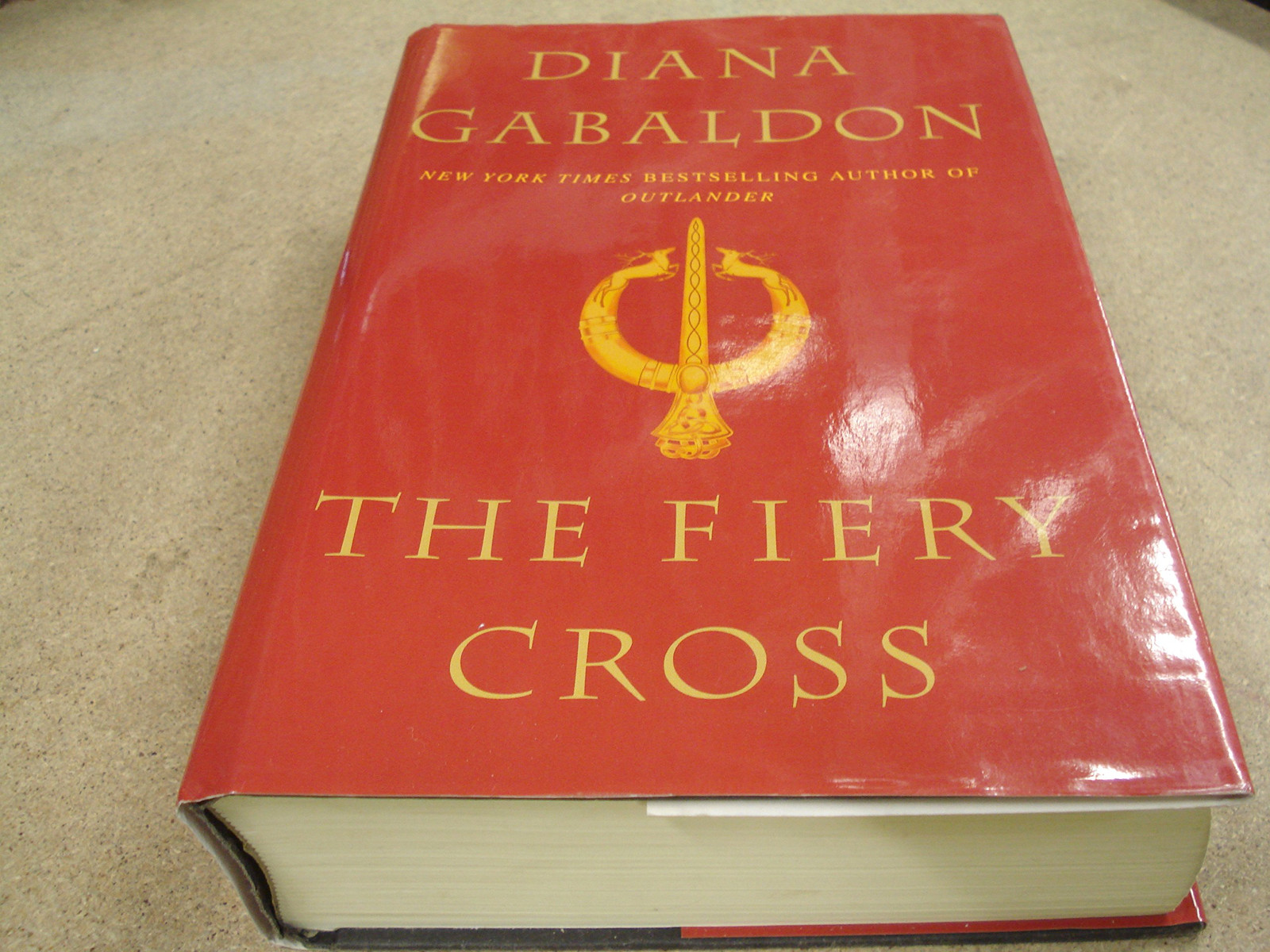 The Fiery Cross - Hardcover Gabaldon, Diana